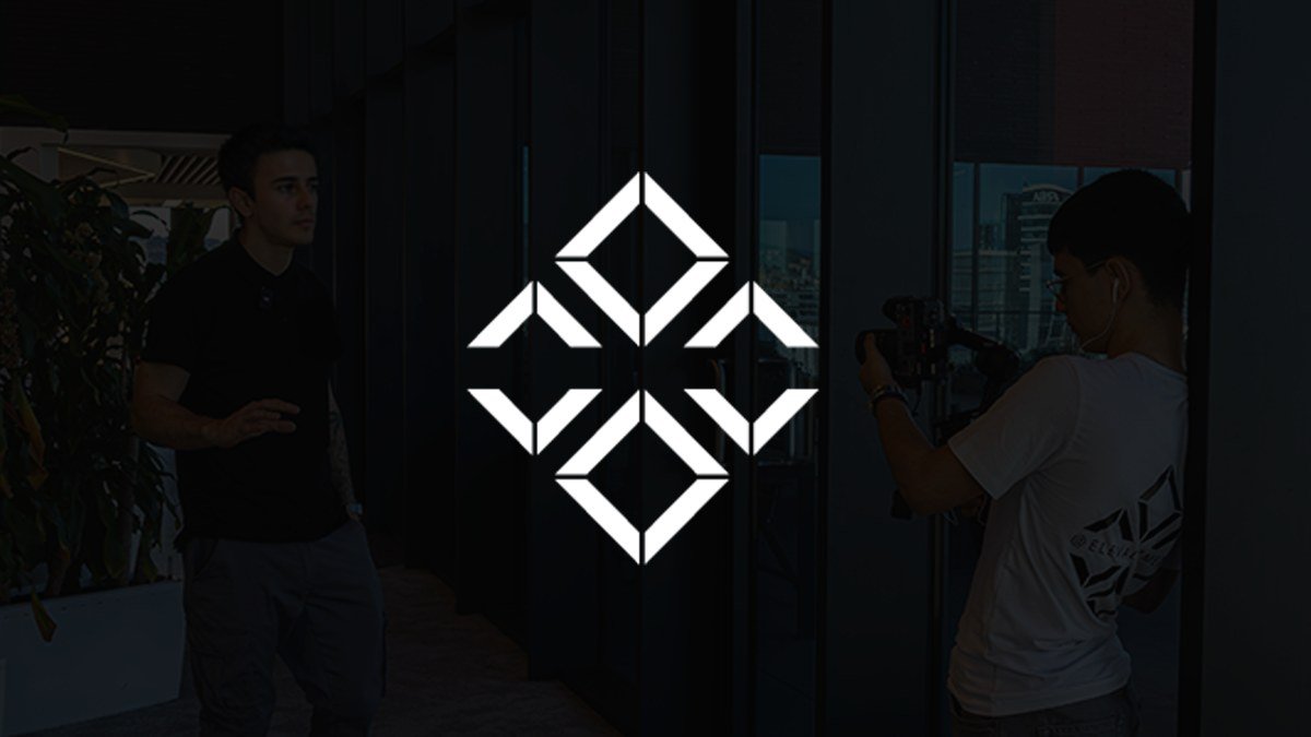 Rodaje de Elevalar Media con el logotipo de la marca